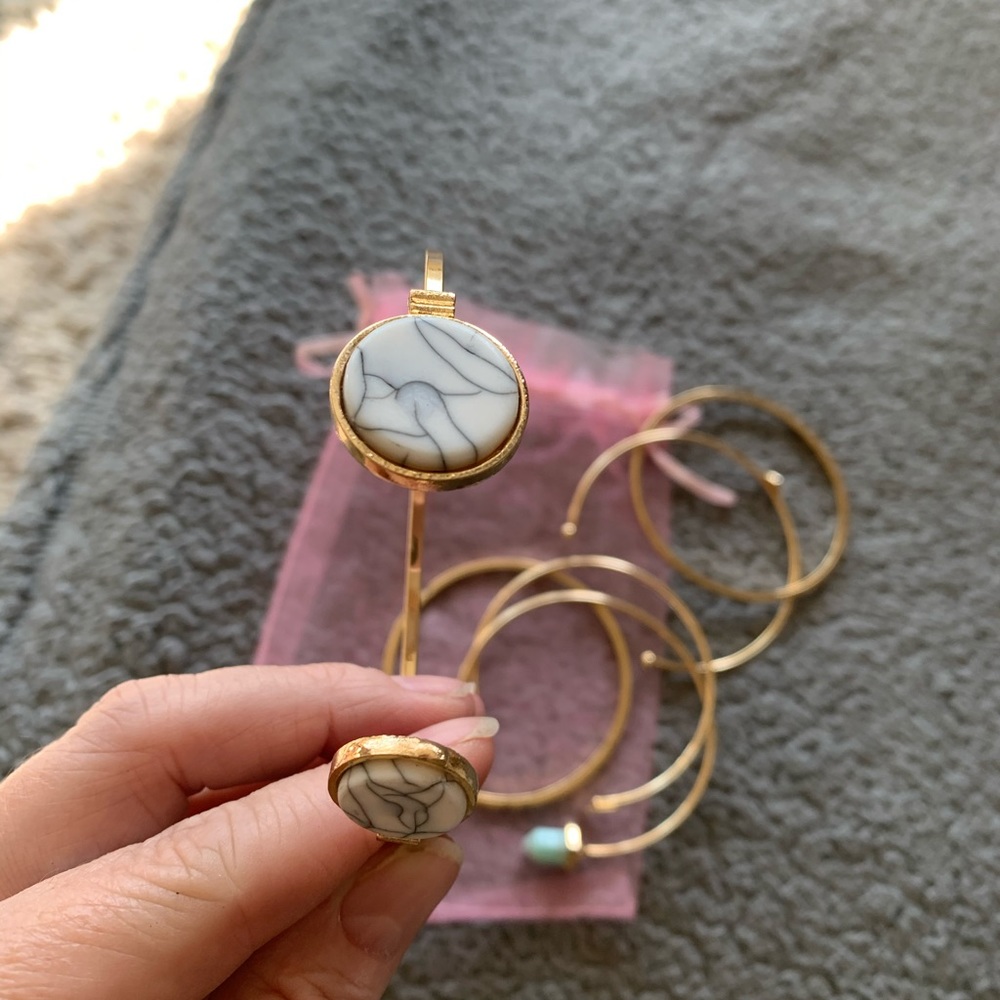 🟠  🆕 NEW dangle bracelets. - Picture 2 of 7